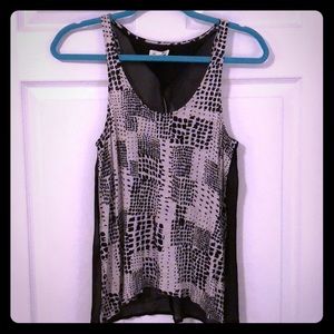 Patterned tank